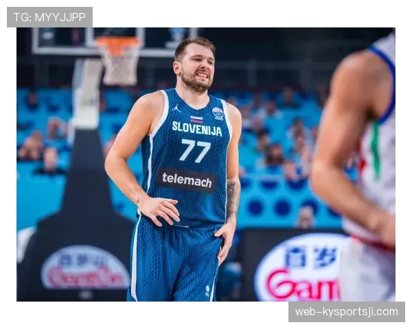 东契奇又在更衣室吃披萨了？这哥们赛前真不忌口啊