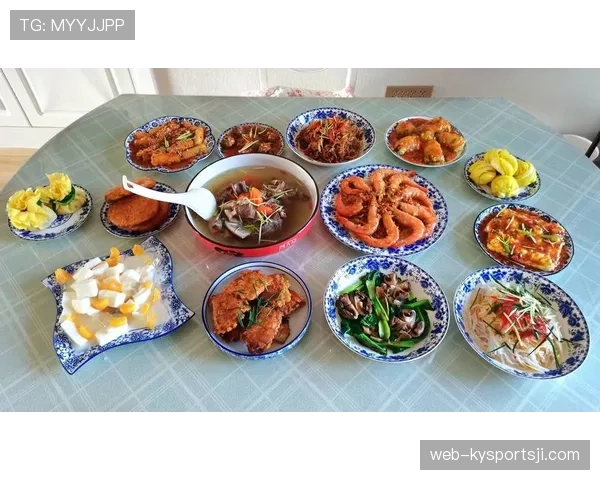 富里这训练餐吃得比我家过年还夸张……